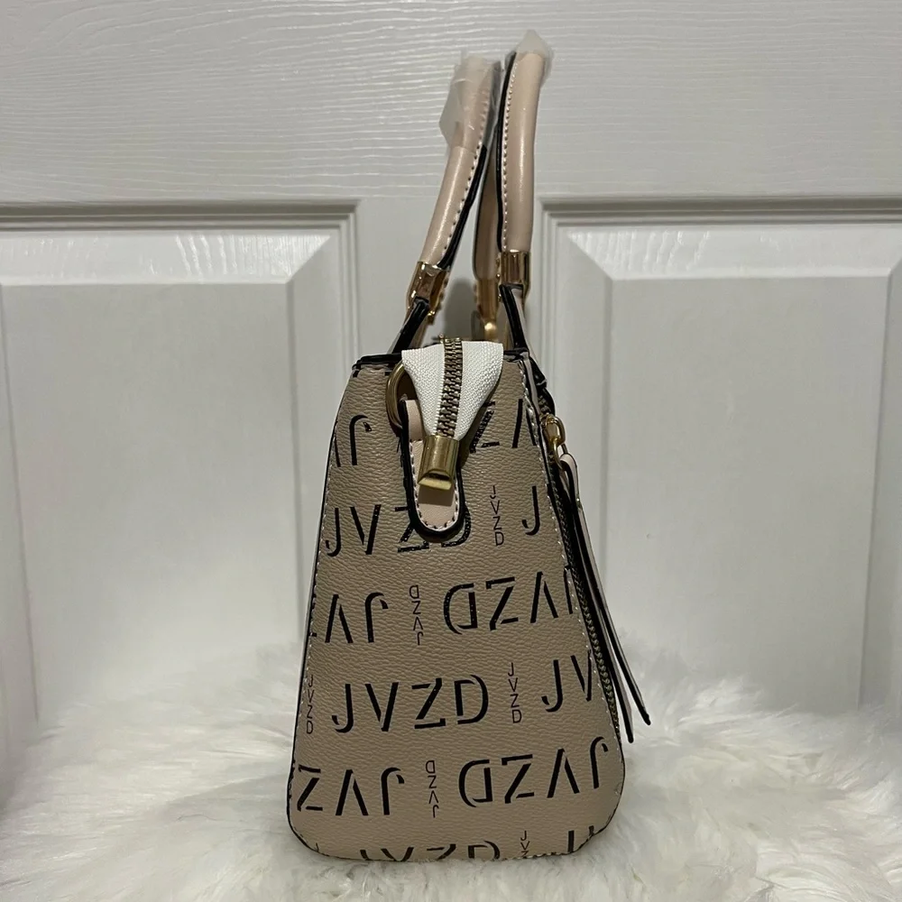 💗 *NEW* Cream Handbag with Gold‎ Hardware
